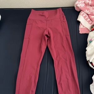 Large maroon yogalicious leggings
